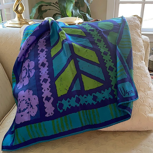 Ladies Scarf by Vera - Picture 1 of 2